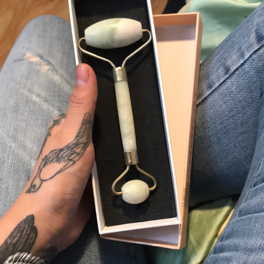 Full sterilized jade roller